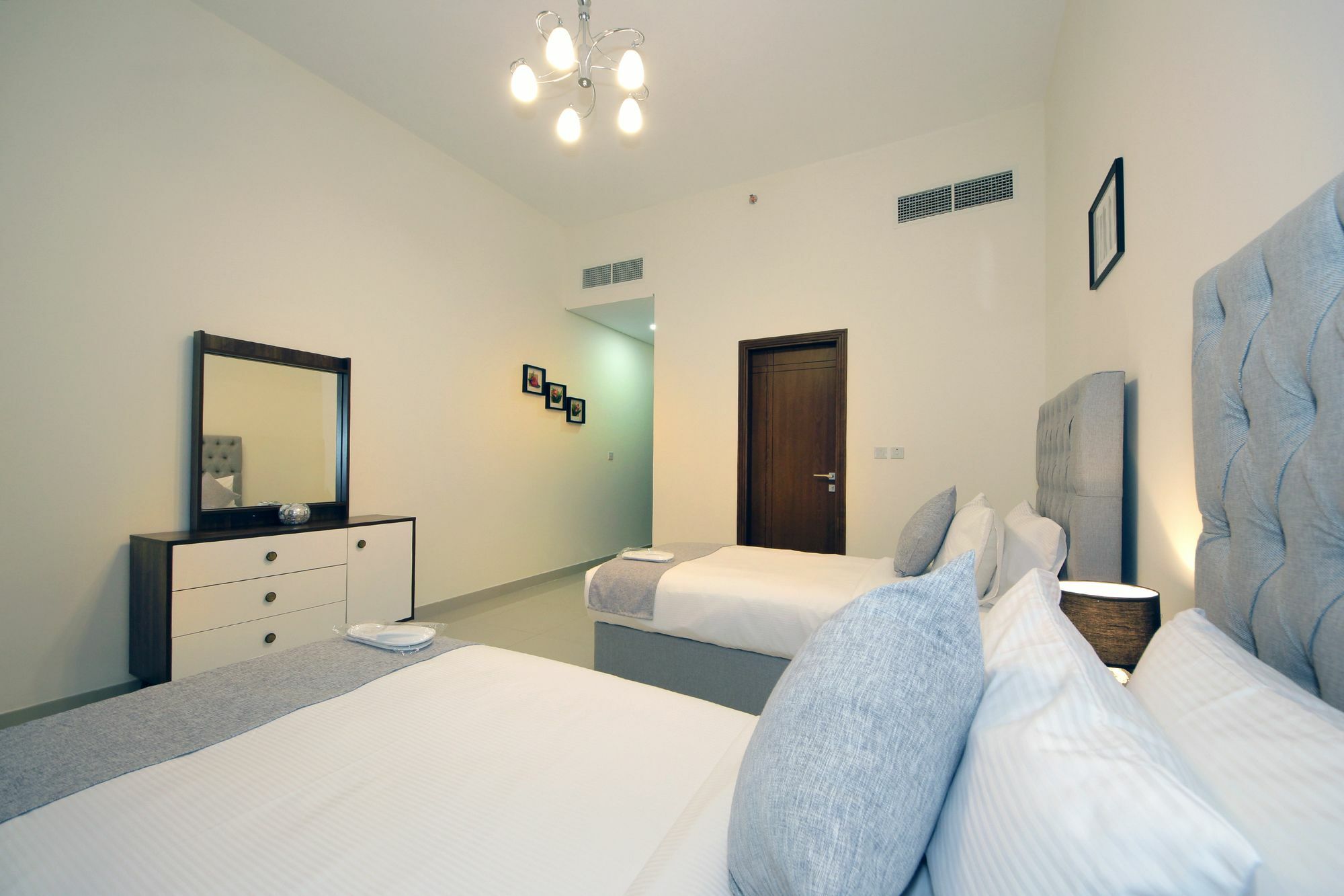 Spacious 2 Bedroom In Al Telal 11, Al Barsha 1 Дубай Экстерьер фото