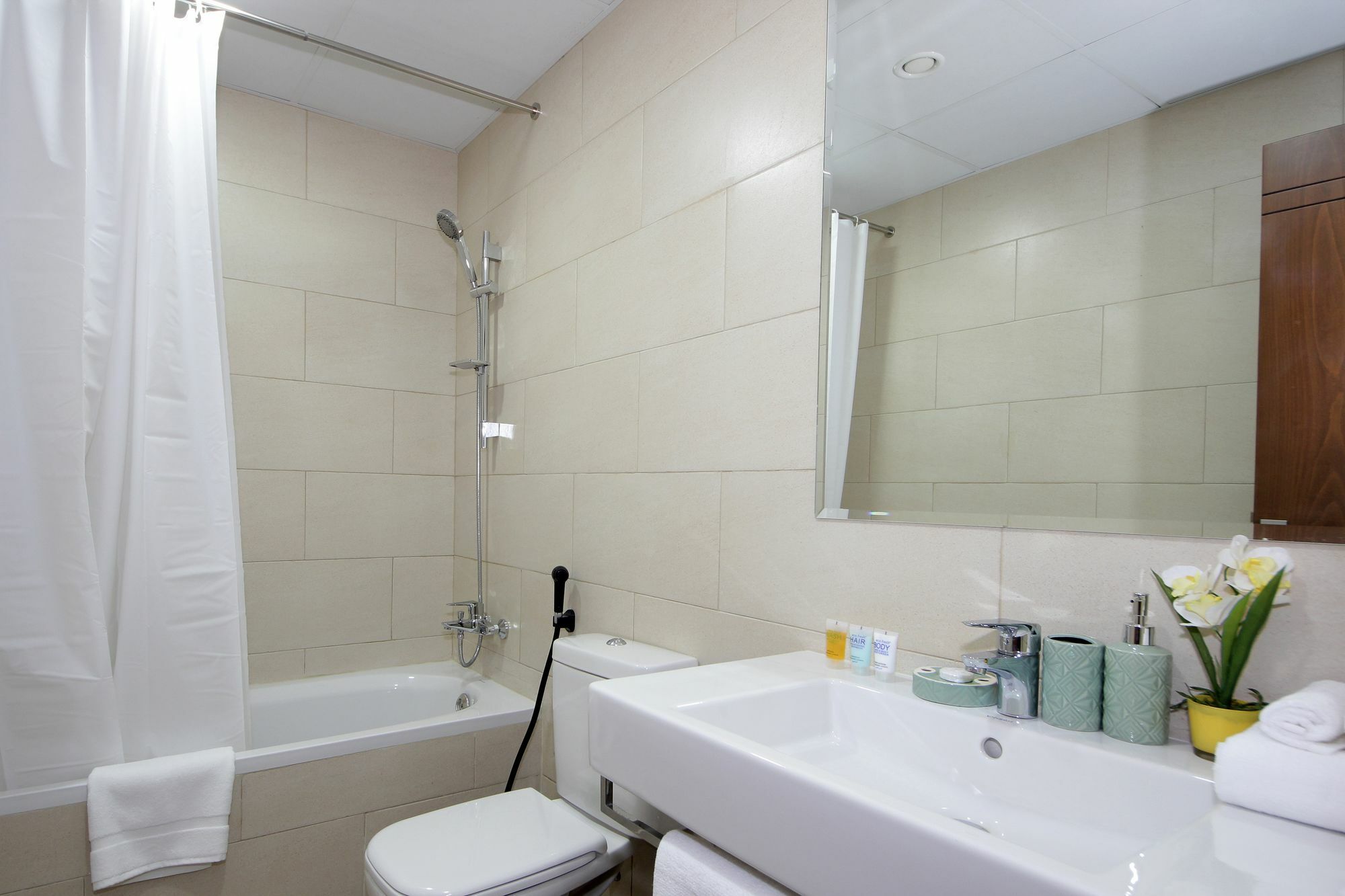 Spacious 2 Bedroom In Al Telal 11, Al Barsha 1 Дубай Экстерьер фото