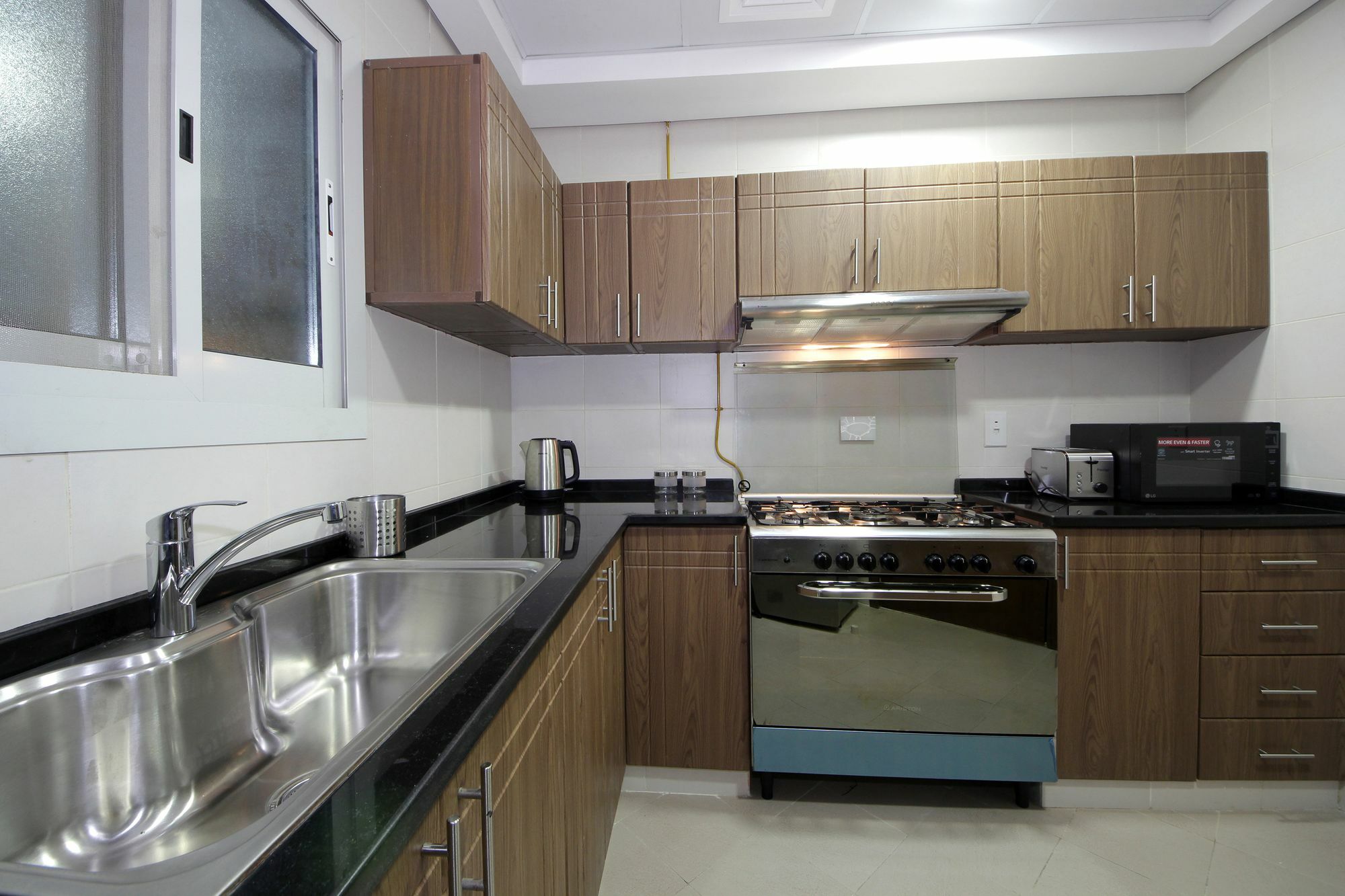 Spacious 2 Bedroom In Al Telal 11, Al Barsha 1 Дубай Экстерьер фото